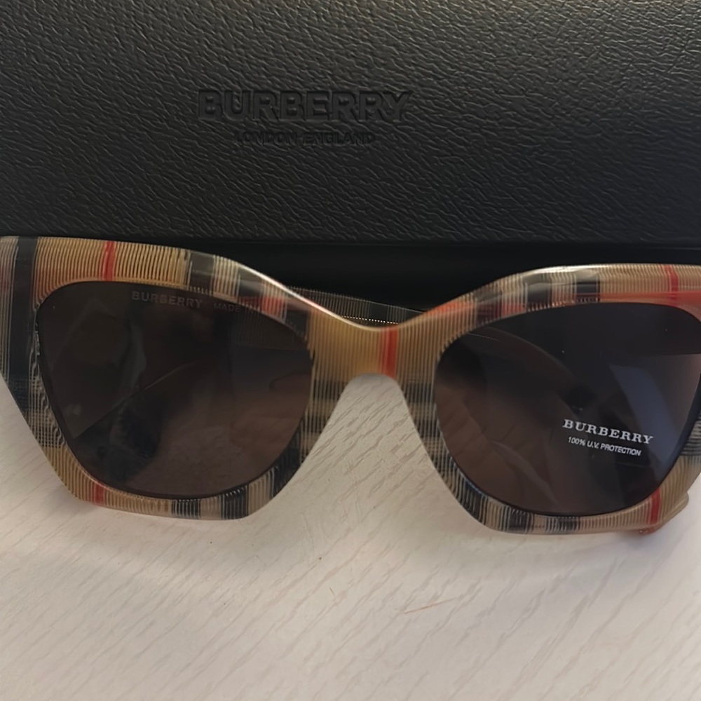 Never worn 52 Burberry sunglasses